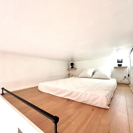 B087 Agreable Studio Proche Du Centre Avec Terrasse *