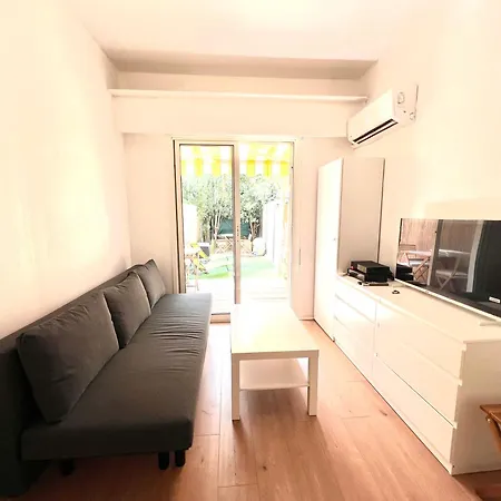 B087 Agreable Studio Proche Du Centre Avec Terrasse Appartamento *